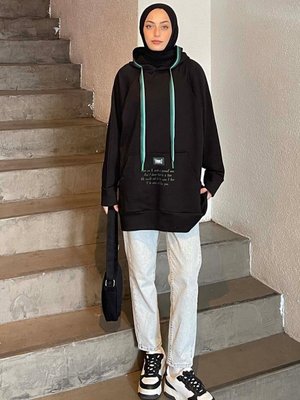 Kapüşonlu Kanguru Cepli Sweatshirt Siyah Kapüşonlu Kanguru Cepli Sweatshirt Siyah