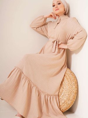 Bej Fırfır Detaylı Yaka Düğmeli Elbise Bej Fırfır Detaylı Yaka Düğmeli Elbise