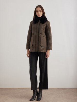 Yaka Detaylı Kapitone Kısa Mont Yaka Detaylı Kapitone Kısa Mont