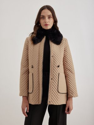 Yaka Detaylı Kapitone Kısa Mont Yaka Detaylı Kapitone Kısa Mont