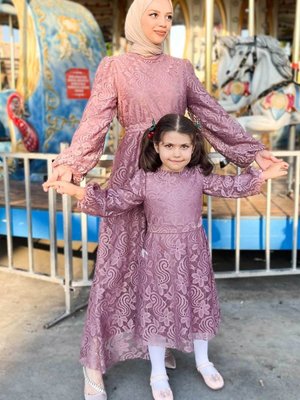 Gül Kurusu Dantelli Anne Elbise