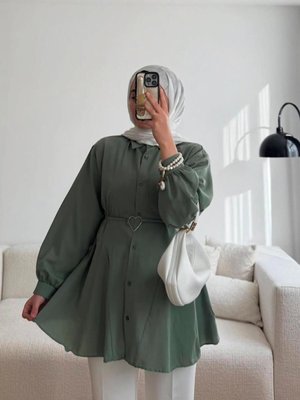 Belden Bağlamalı Kalpli Toka Detaylı Gömlek