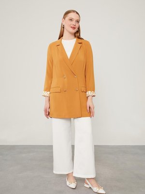 Hardal Astarı Desen Detaylı Blazer Ceket