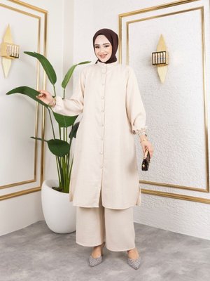 Bej Hakim Yaka Ve Önü Düğmeli Pantolonu Cepli İkili Keten Takım Bej Hakim Yaka Ve Önü Düğmeli Pantolonu Cepli İkili Keten Takım