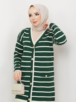 Düğmeli Çizgi Desenli Triko Hırka Düğmeli Çizgi Desenli Triko Hırka