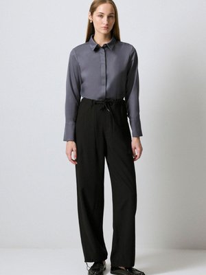 Beli Lastikli Straght Fıt Pantolon Beli Lastikli Straght Fıt Pantolon