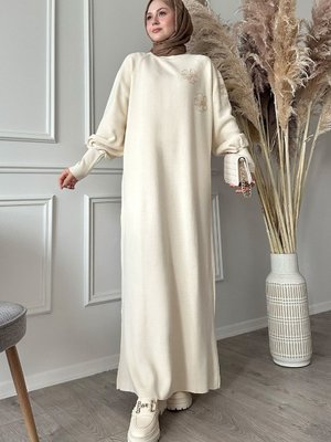 Çiçek Taşlı Balon Kol Ekru Triko Elbise Çiçek Taşlı Balon Kol Ekru Triko Elbise