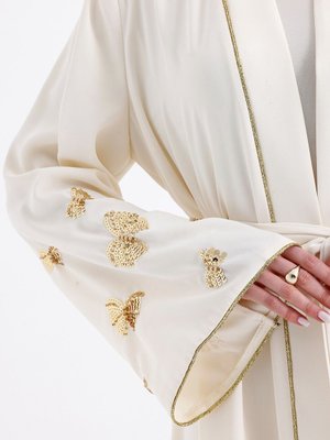 Zarif Kelebek İşlemeli Ferace Zarif Kelebek İşlemeli Ferace