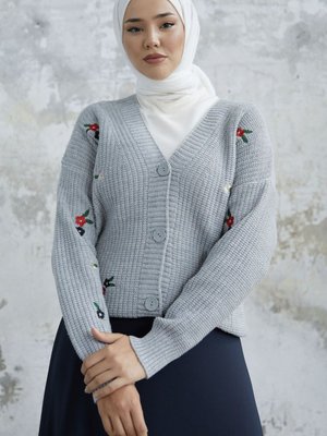 Helly Papatya İşlemeli Hırka Gri Helly Papatya İşlemeli Hırka Gri