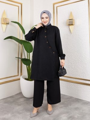 Siyah Gömlek Yaka Önü Çapraz Düğmeli Ve İç Bağlamalı Pantolonlu İkili Keten Takım Siyah Gömlek Yaka Önü Çapraz Düğmeli Ve İç Bağlamalı Pantolonlu İkili Keten Takım