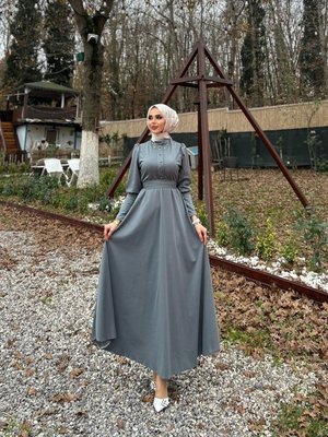 Şila Önü Boncuk Detaylı Balon Kol Tesettür Elbise Şila Önü Boncuk Detaylı Balon Kol Tesettür Elbise