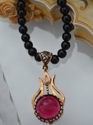 Kırmızı Oniks Kordonlu Özel Tasarım Kolye Kırmızı Oniks Kordonlu Özel Tasarım Kolye