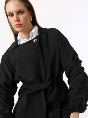 Siyah Exclusive Kolları Büzgü Detaylı Kuşaklı Şık Ceket