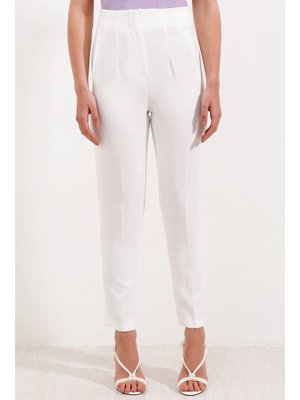 Beyaz Yüksek Bel Kumaş Pantolon Beyaz Yüksek Bel Kumaş Pantolon