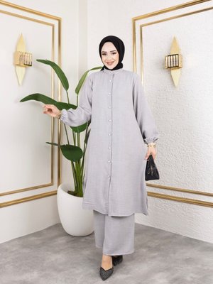 Gri Hakim Yaka Ve Önü Düğmeli Pantolonu Cepli İkili Keten Takım Gri Hakim Yaka Ve Önü Düğmeli Pantolonu Cepli İkili Keten Takım