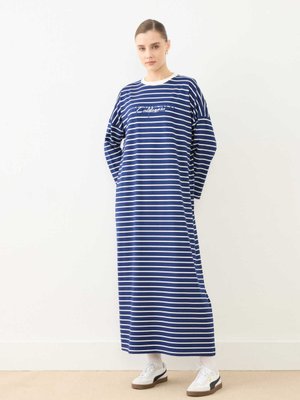 Önü Nakış Detaylı Elbise Lacivert