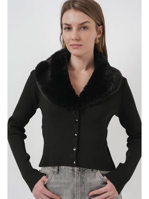 Siyah Yakası Kürklü Triko Hırka