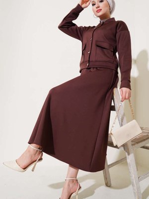 Kahverengi Metal Düğmeli Etekli Scuba İkili Takım Kahverengi Metal Düğmeli Etekli Scuba İkili Takım