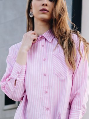 Pembe Beyaz Çizgili Uzun Kollu Tek Cepli Gömlek Pembe Beyaz Çizgili Uzun Kollu Tek Cepli Gömlek