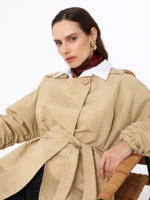 Vizon Exclusive Kolları Büzgü Detaylı Kuşaklı Şık Ceket