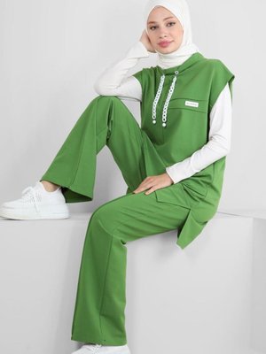 Zincir Detaylı Yanı Yırtmaçlı İkili Eşofman Takım