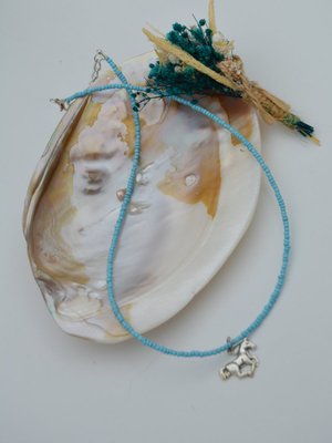 Mavi At Figürlü Kolye