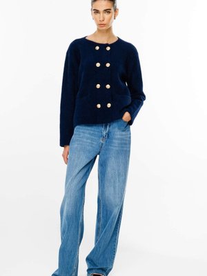 Gold Düğme Detaylı Tüylü Lacivert Hırka