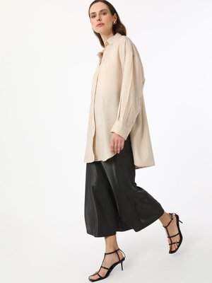 Siyah Saten Kumaşlı A Kesim Etek