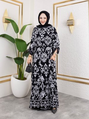 Siyah Hakim Yaka Ve Önü Düğmeli Yandan Cep Detaylı İle Desenli Dokuma Viskon Battal Elbise Siyah Hakim Yaka Ve Önü Düğmeli Yandan Cep Detaylı İle Desenli Dokuma Viskon Battal Elbise