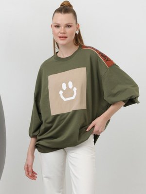 Haki İki İplik Kumaş Smile Baskılı Oversize Sweatshirt Haki İki İplik Kumaş Smile Baskılı Oversize Sweatshirt