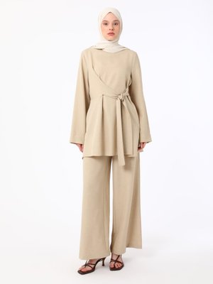 Keten Görünümlü Bağlama Detaylı Bej Takım