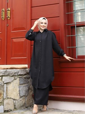 Siyah Yazlık Gömlek Yaka Ve Önü Düğmeli Keten Kumaş Uzun Tunik Pantolon İkili Takım Siyah Yazlık Gömlek Yaka Ve Önü Düğmeli Keten Kumaş Uzun Tunik Pantolon İkili Takım