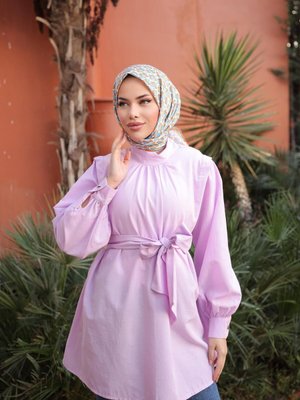 Lila Ön Ve Kol Ucu Büzgülü Kemerli Tunik Lila Ön Ve Kol Ucu Büzgülü Kemerli Tunik