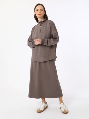 Vizon Yumuşak Dokulu Pamuklu Sweatshirt & Etek Takım Vizon Yumuşak Dokulu Pamuklu Sweatshirt & Etek Takım