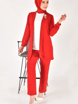 Kırmızı Krep Kumaş Taş Aksesuar Detaylı Üçlü Takım Kırmızı Krep Kumaş Taş Aksesuar Detaylı Üçlü Takım