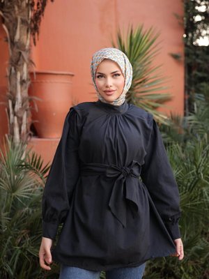 Siyah Ön Ve Kol Ucu Büzgülü Kemerli Tunik Siyah Ön Ve Kol Ucu Büzgülü Kemerli Tunik