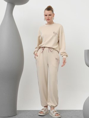 Bej Modal Kumaş Kuş Nakış Detaylı İkili Takım