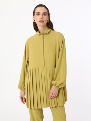 Yağ Yeşili Exclusive Pilise Detaylı Fermuarlı Tunik & Pantolon Takım