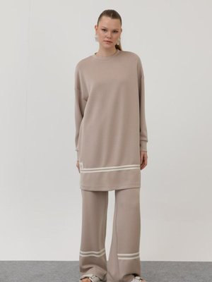 Bej Modal Kumaş Arma Ve Çizgi Detaylı İkili Takım