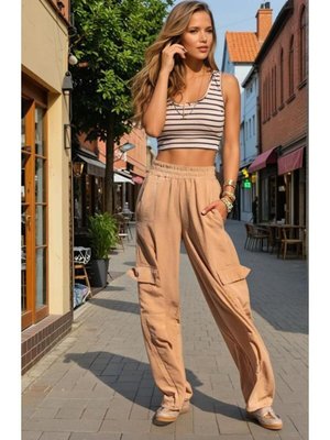 Bej Kupra Kumaş Cepli Beli Lastikli Bol Paça Kargo Pantolon Bej Kupra Kumaş Cepli Beli Lastikli Bol Paça Kargo Pantolon