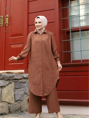 Kahverengi Yazlık Gömlek Yaka Ve Önü Düğmeli Keten Kumaş Uzun Tunik Pantolon İkili Takım Kahverengi Yazlık Gömlek Yaka Ve Önü Düğmeli Keten Kumaş Uzun Tunik Pantolon İkili Takım
