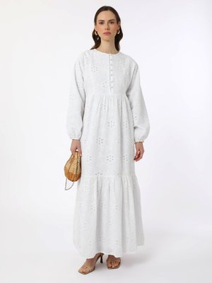 Beyaz Brit Düğmeli Brode Kumaşlı Elbise