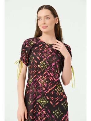 Kolu Toplamalı Yarım Kol Yarı Kapalı Mayo