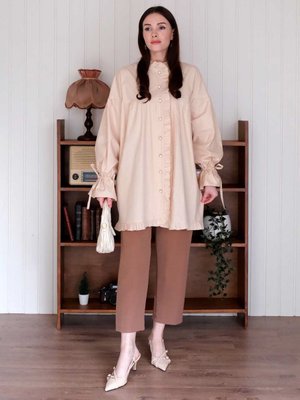 Krem Karamel Kolu Büzgülü Gömlek Krem Karamel Kolu Büzgülü Gömlek