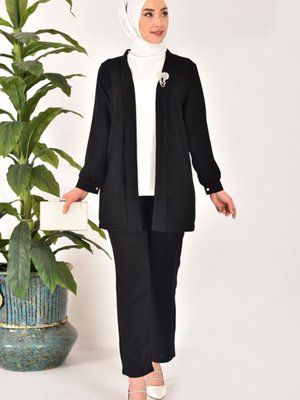 Siyah Krep Kumaş Taş Aksesuar Detaylı Üçlü Takım Siyah Krep Kumaş Taş Aksesuar Detaylı Üçlü Takım