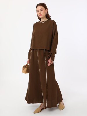 Şerit Detaylı Kolları Bağlamalı Pamuk Kumaşlı Takım Kahverengi