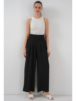 Siyah Geniş Paça Pileli Pantolon Siyah Geniş Paça Pileli Pantolon
