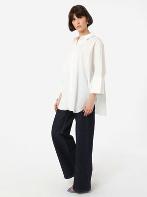 Beyaz Geniş Manşet Detaylı Bluz / Gömlek