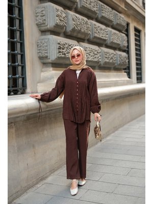 Kahverengi Süs Dikişli Büzgülü Takım Kahverengi Süs Dikişli Büzgülü Takım