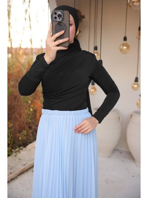 Siyah Boğazlı Uzun Kollu Sade Bluz Siyah Boğazlı Uzun Kollu Sade Bluz